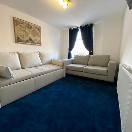 Aquarius Apartment - Sea View - Sleeps Seven Blackpool Extérieur photo