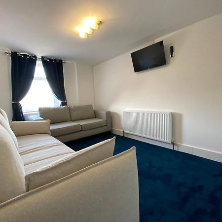 Aquarius Apartment - Sea View - Sleeps Seven Blackpool Extérieur photo