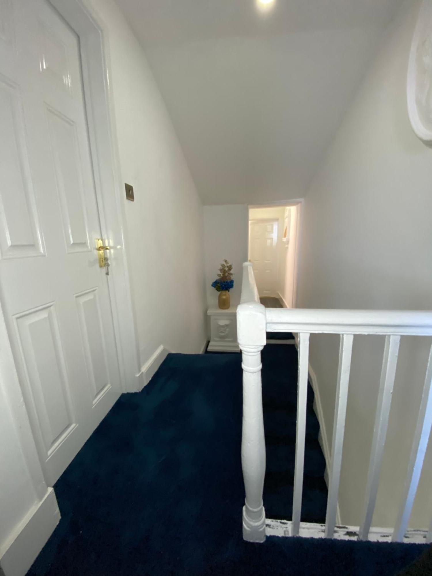 Aquarius Apartment - Sea View - Sleeps Seven Blackpool Extérieur photo